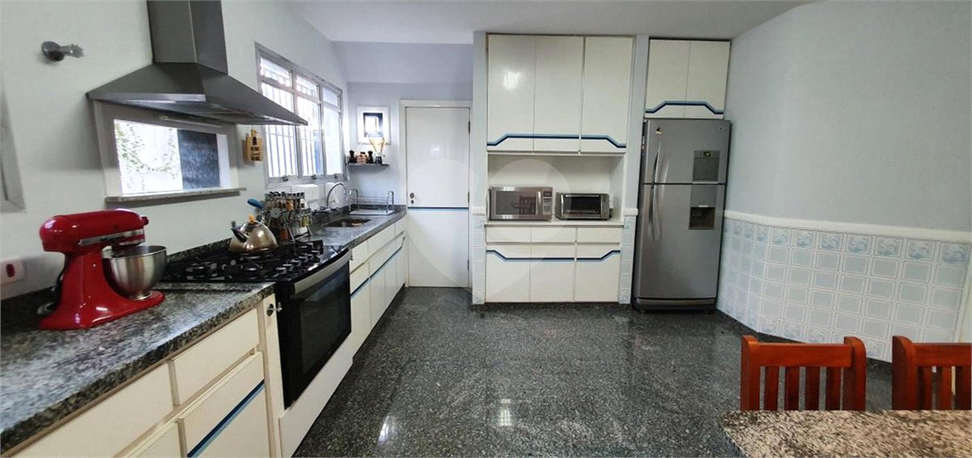Casa à venda com 5 suítes em Jardim Leonor, São Paulo, SP
