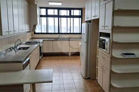 Apartamento para alugar com 4 quartos, sendo 3 suítes, em Santo Amaro, São Paulo, SP