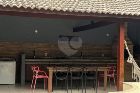 Casa à venda com 4 quartos, sendo 2 suítes, em Peró, Cabo Frio, RJ