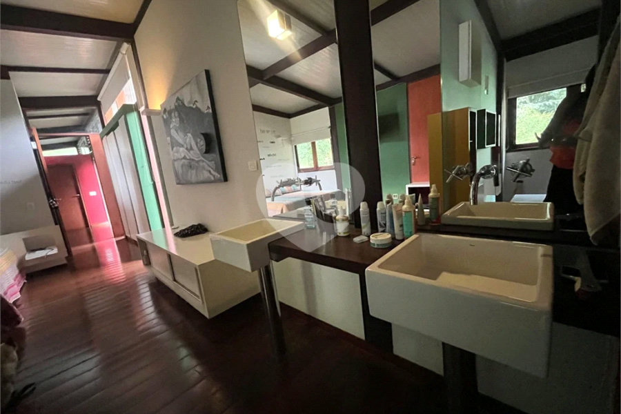 Casa à venda com 3 quartos, sendo 1 suíte, no condomínio Jardim da Montanha I, Mairiporã - SP