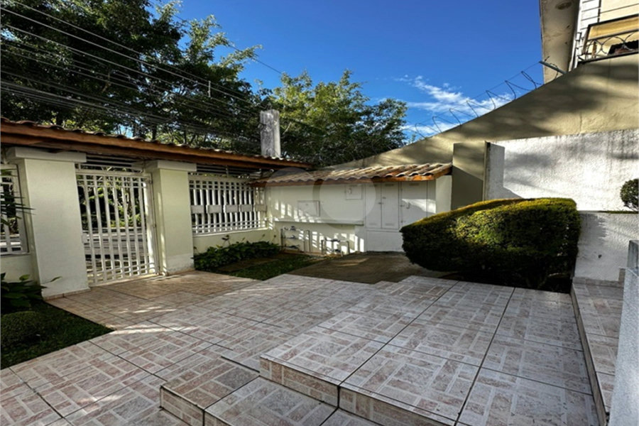 Casa à venda com 3 quartos, sendo 1 suíte, no condomínio Residencial Jardim das Palmas, São Paulo - SP