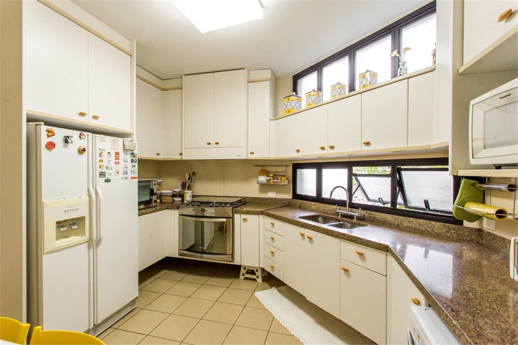 Apartamento à venda com 4 suítes em Real Parque, São Paulo, SP