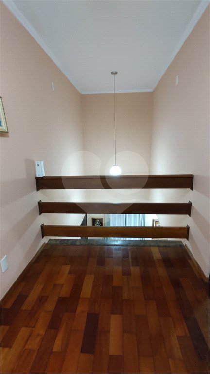 Casa à venda com 4 quartos, sendo 1 suíte, no condomínio Parque Suiça, Caieiras - SP