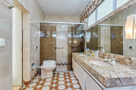 Casa de Vila à venda com 4 quartos, sendo 3 suítes,  em Alto da Boa Vista, São Paulo, SP