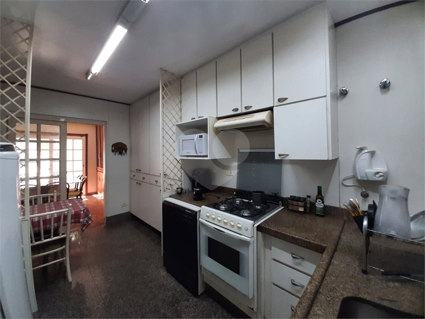 Casa à venda ou para alugar com 3 quartos, sendo 2 suítes, no condomínio Chácara das Rosas, São Paulo - SP