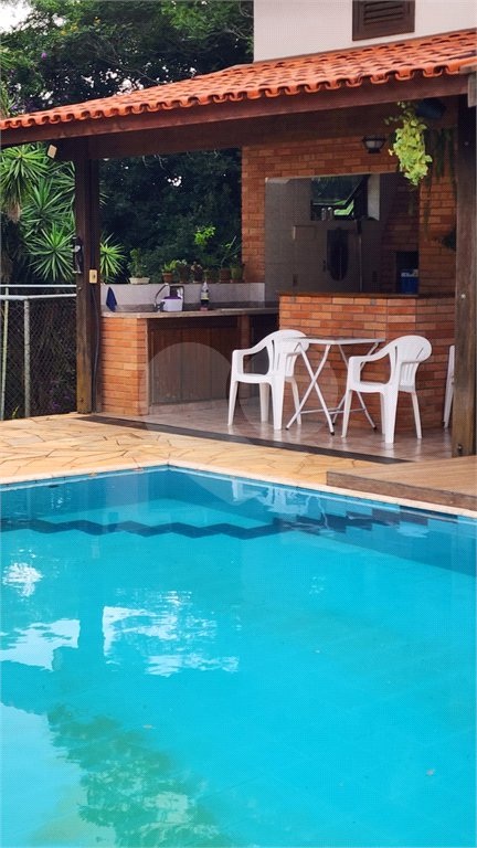 Chácara à venda com 4 quartos, sendo 3 suítes, em Pinheirinho, Vinhedo, SP