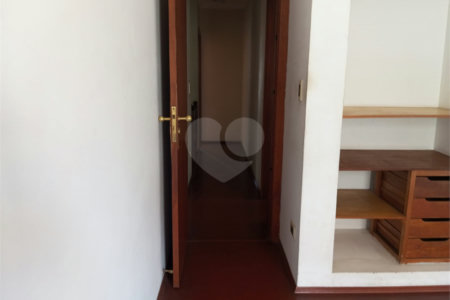 Casa à venda com 3 quartos, sendo 1 suíte, em Vila Nivi, São Paulo, SP