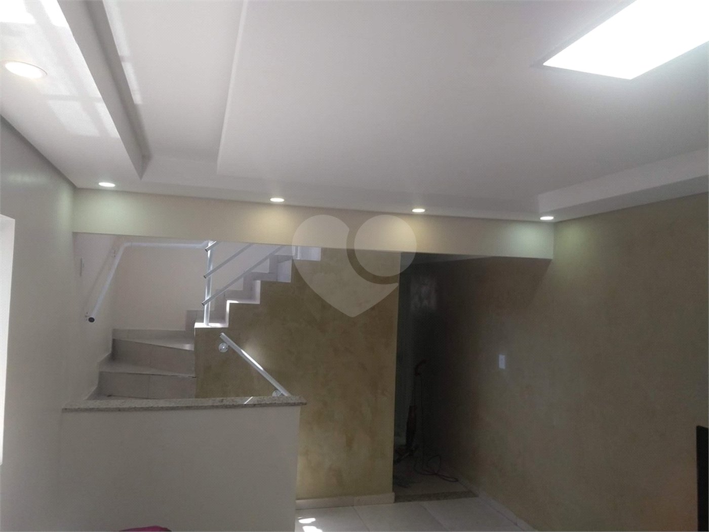 Sobrado à venda com 3 quartos em Jardim Helena, Ferraz de Vasconcelos, SP