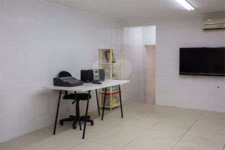 Casa à venda com 3 quartos, sendo 1 suíte, em Mirandópolis, São Paulo, SP