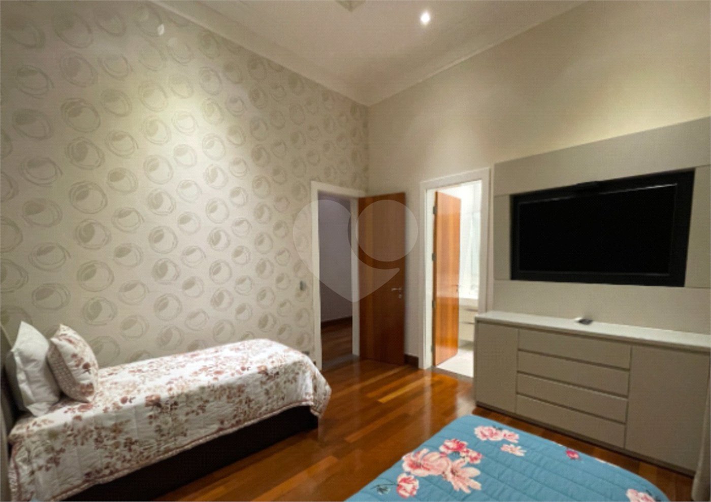 Casa à venda com 4 suítes no condomínio Halvétia Country Residencial, Indaiatuba - SP