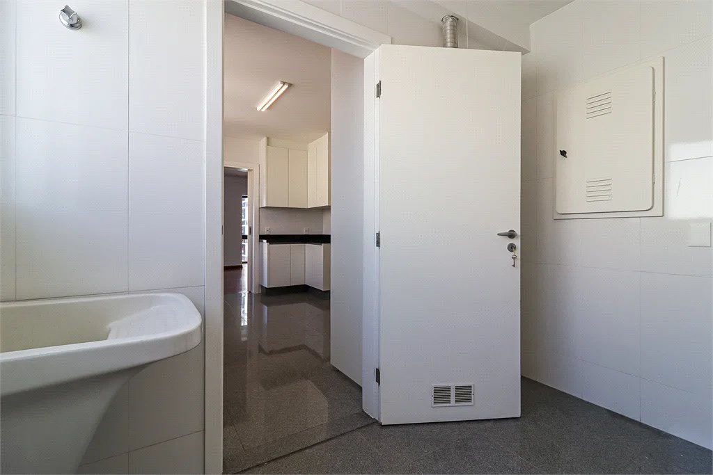 Apartamento à venda com 3 suítes em Cidade Monções, São Paulo, SP