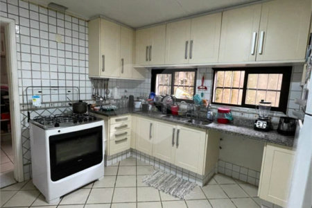 Casa à venda com 4 quartos, sendo 1 suíte, em Vila Morumbi, São Paulo, SP