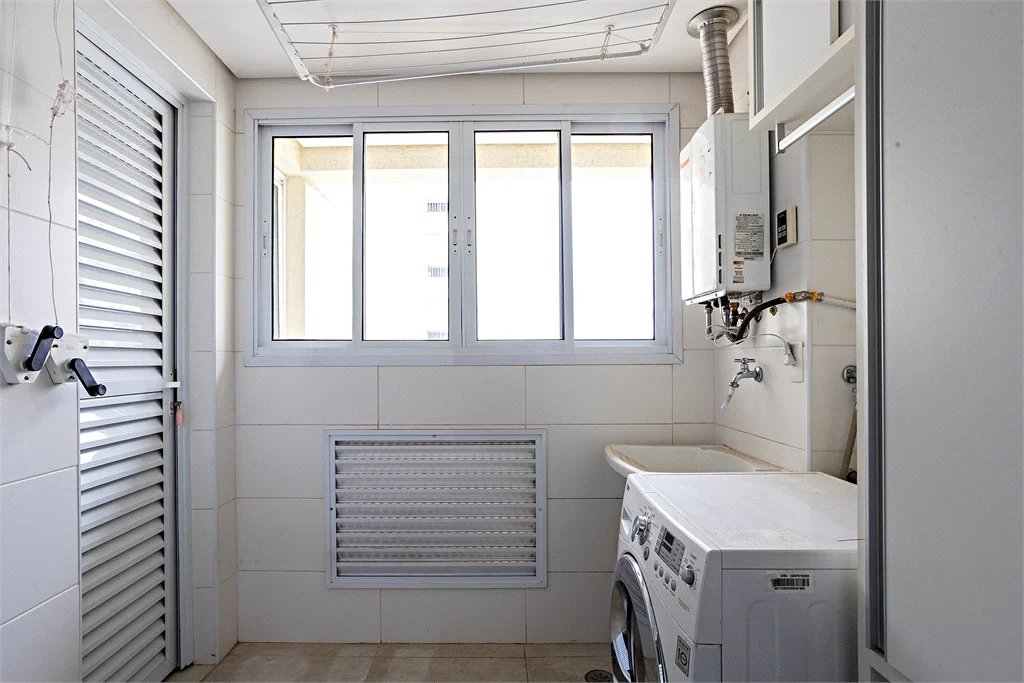 Apartamento à venda com 3 quartos, sendo 1 suíte, em Jardim das Acácias, São Paulo, SP
