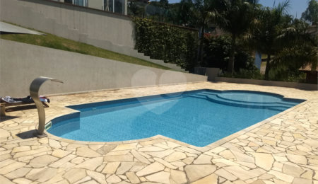 Casa à venda ou para alugar com 4 suítes no condomínio Suíça da Cantareira, Mairiporã - SP