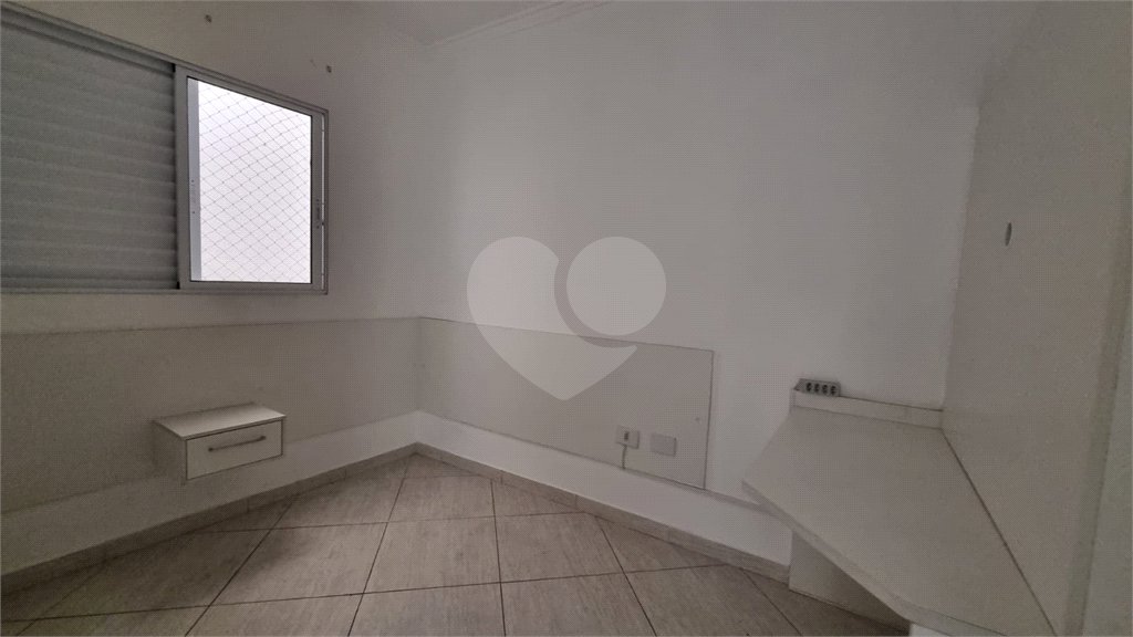 Casa à venda com 3 quartos, sendo 1 suíte,  no condomínio Rafaela I, São Paulo - SP