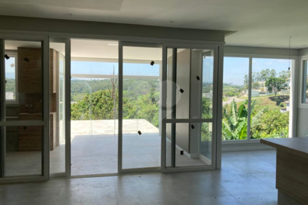 Casa à venda com 3 quartos, sendo 1 suíte,  no condomínio Monterey Ville, Mogi das Cruzes - SP