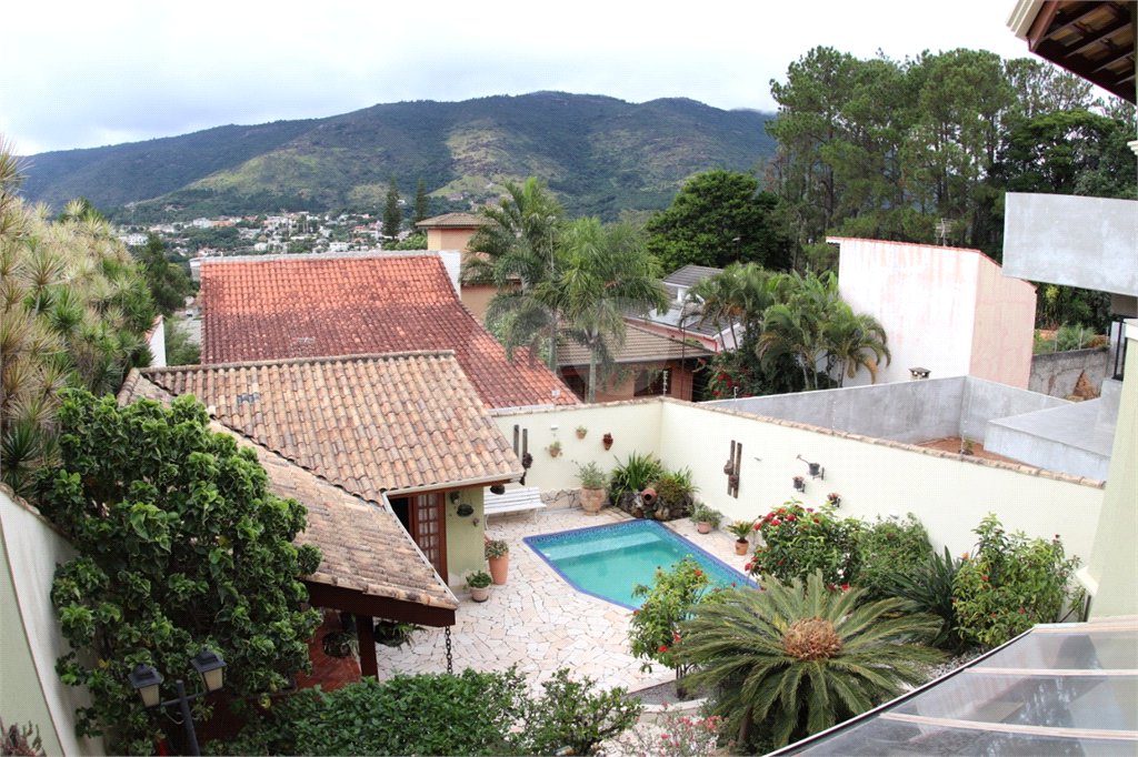 Casa à venda ou para alugar com 3 suítes em Vila Petrópolis, Atibaia, SP