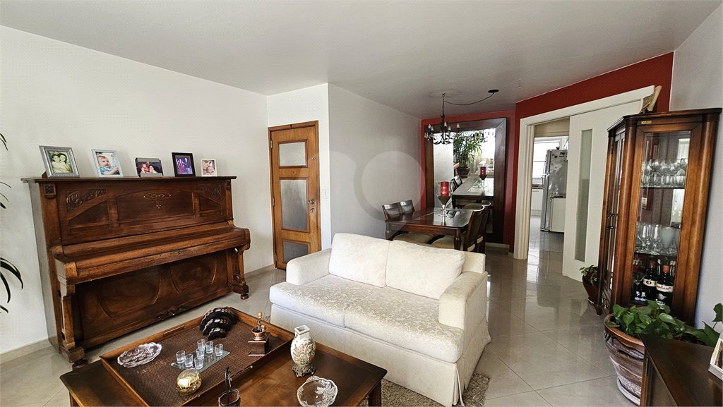 Apartamento à venda com 3 quartos, sendo 1 suíte, em Moema, São Paulo, SP