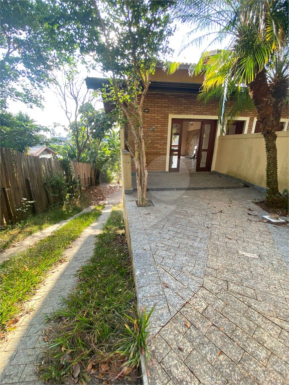 Casa à venda com 3 quartos, sendo 1 suíte, no condomínio Estância Marambaia, Vinhedo - SP