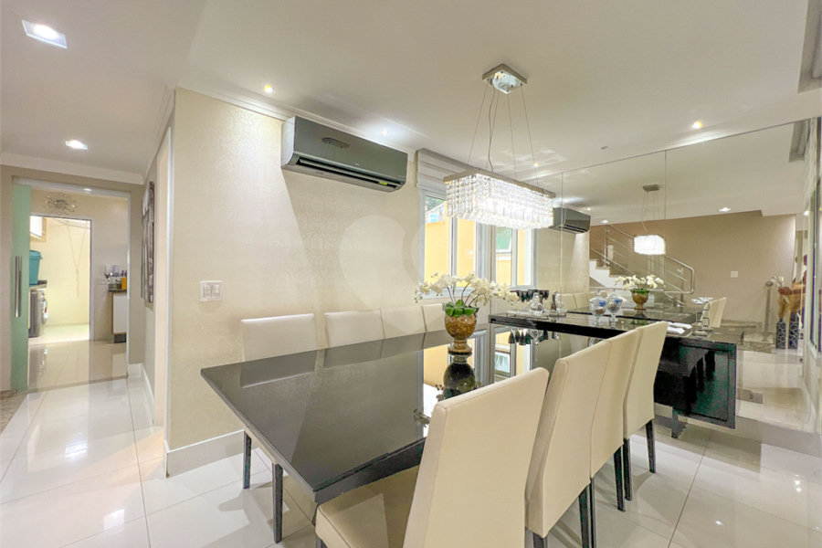 Casa à venda com 4 quartos, sendo 2 suítes,  no condomínio Floradas da Serra, São Paulo - SP