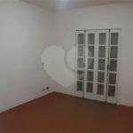 Casa à venda com 3 quartos, sendo 1 suíte, no condomínio Village Palmas, São Paulo - SP