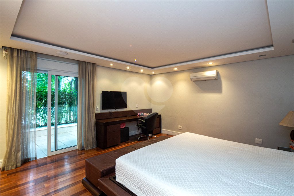 Casa à venda com 5 suítes em Jardim Cordeiro, São Paulo, SP