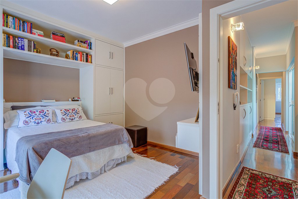 Casa à venda com 3 suítes em Alto da Boa Vista, São Paulo, SP