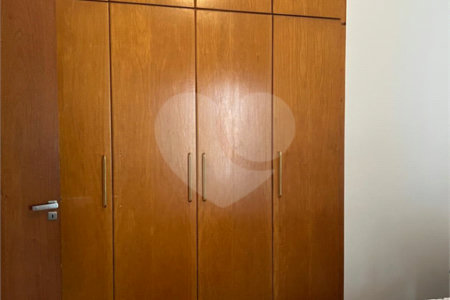 Casa à venda com 3 quartos, sendo 1 suíte, em Vila Mariana, São Paulo, SP