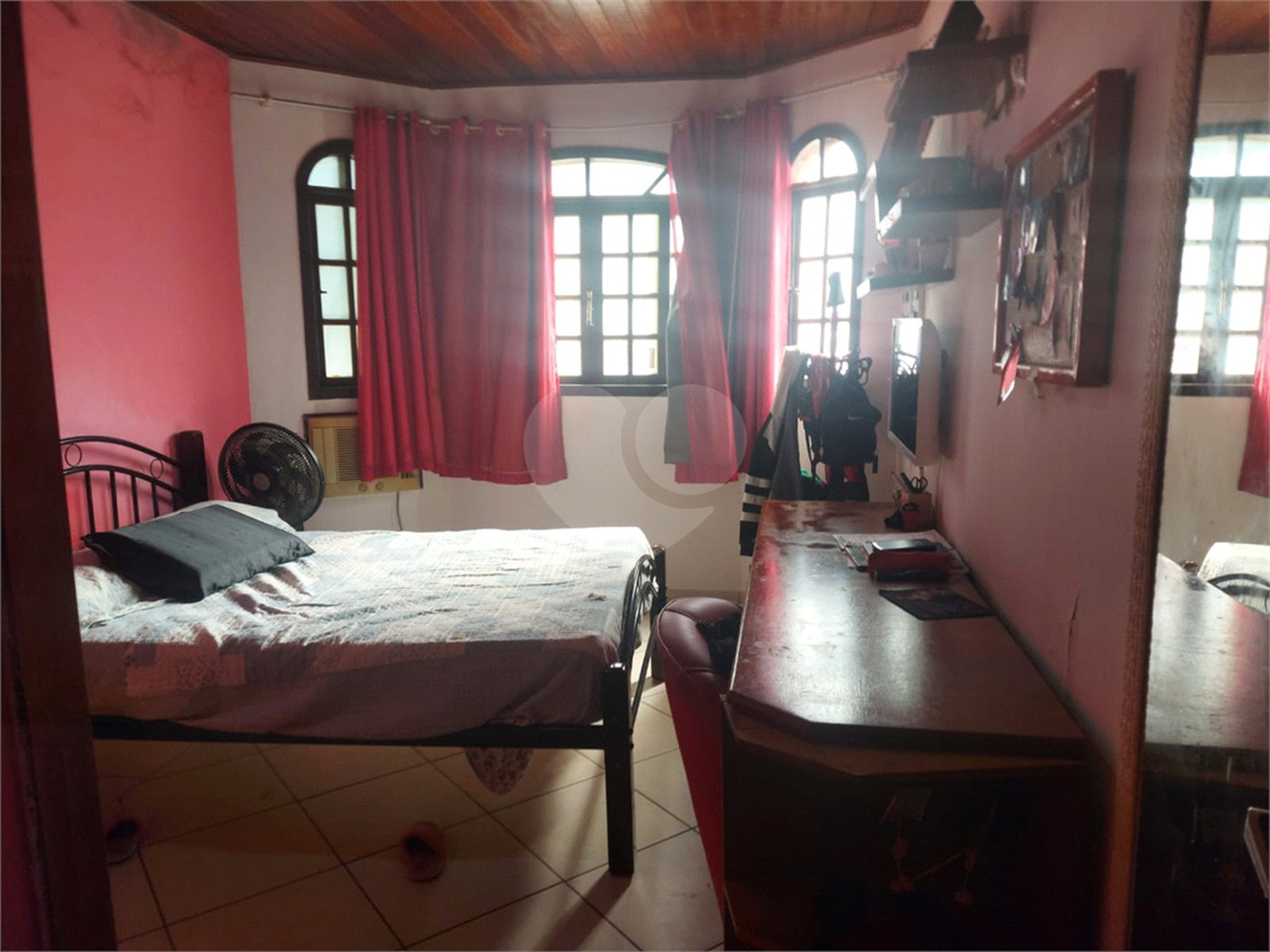 Casa à venda com 4 quartos, sendo 1 suíte, no condomínio River Plate, Rio de Janeiro - RJ