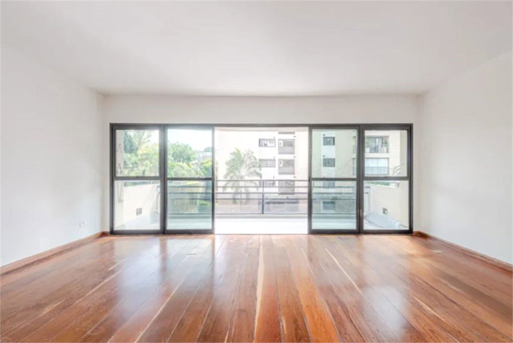 Apartamento à venda com 3 suítes em Real Parque, São Paulo, SP