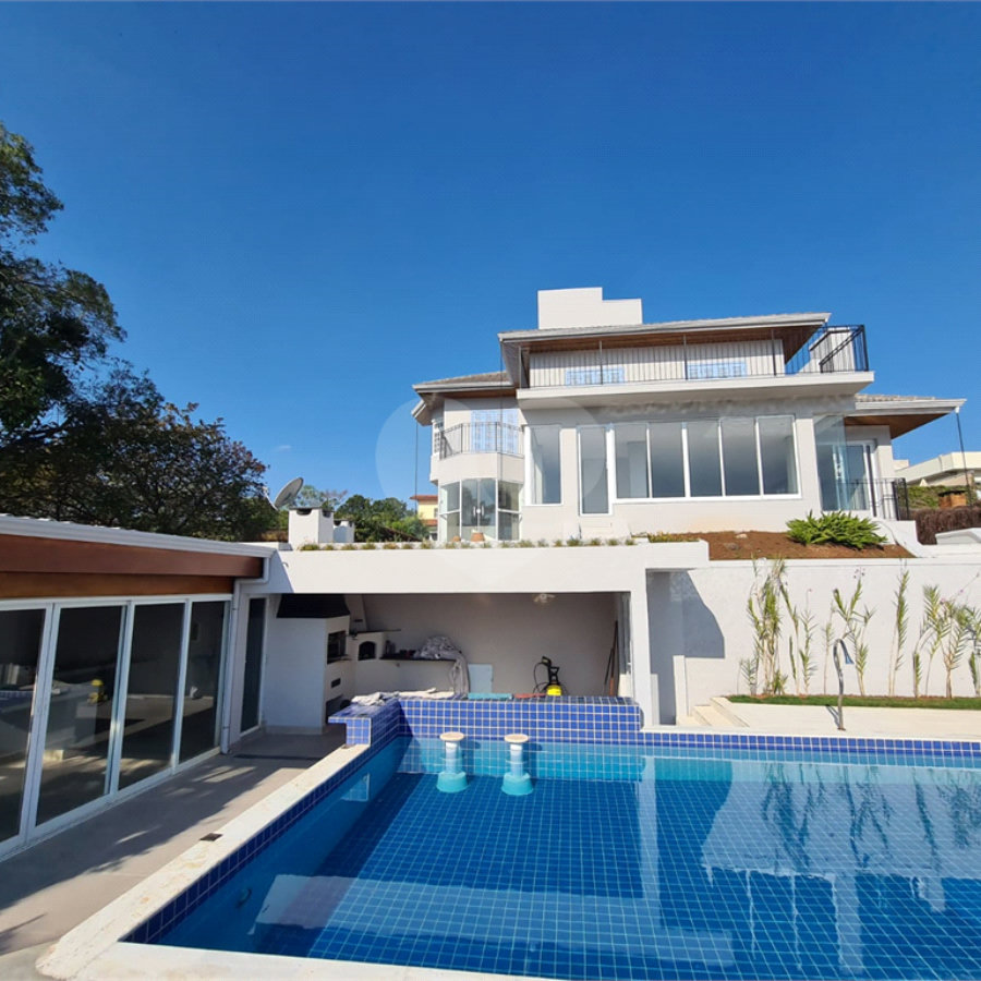 Casa à venda com 3 suítes no condomínio Estância Marambaia, Vinhedo - SP