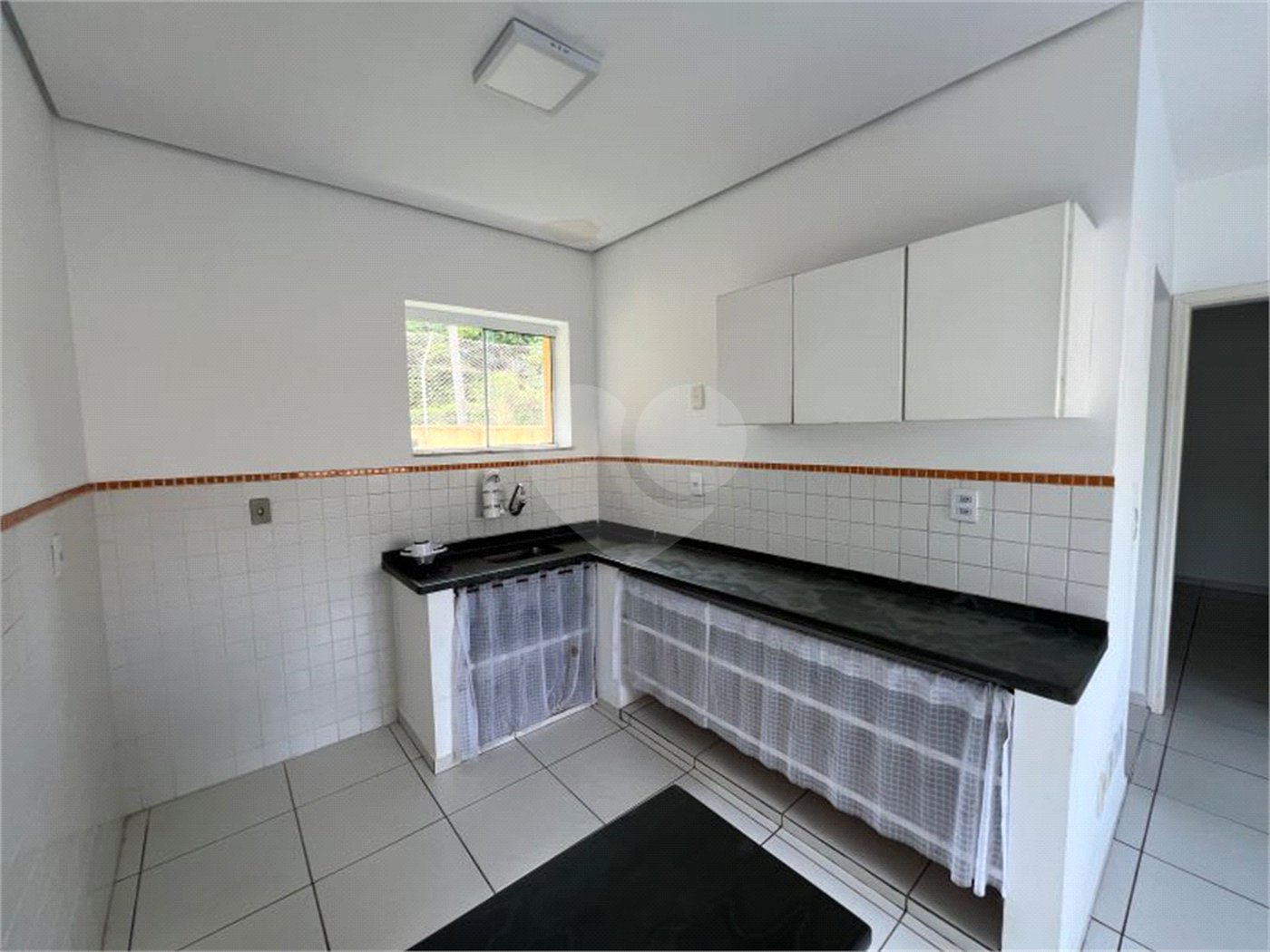 Casa à venda ou para alugar com 4 quartos, sendo 3 suítes, no condomínio Estância Marambaia, Vinhedo - SP