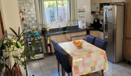 Casa à venda com 2 quartos no condomínio Acapulco, Atibaia - SP