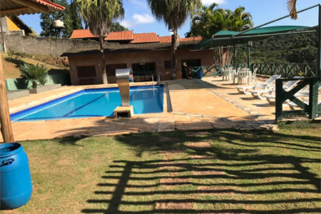 Casa à venda com 6 quartos, sendo 4 suítes, no condomínio Recanto dos Palmares, Atibaia - SP