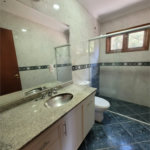 Casa à venda com 5 quartos, sendo 3 suítes, no condomínio Alpes da Cantareira, Mairiporã - SP
