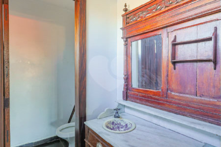 Sobrado à venda com 3 quartos, sendo 1 suíte,  em Jardim Leonor, São Paulo, SP