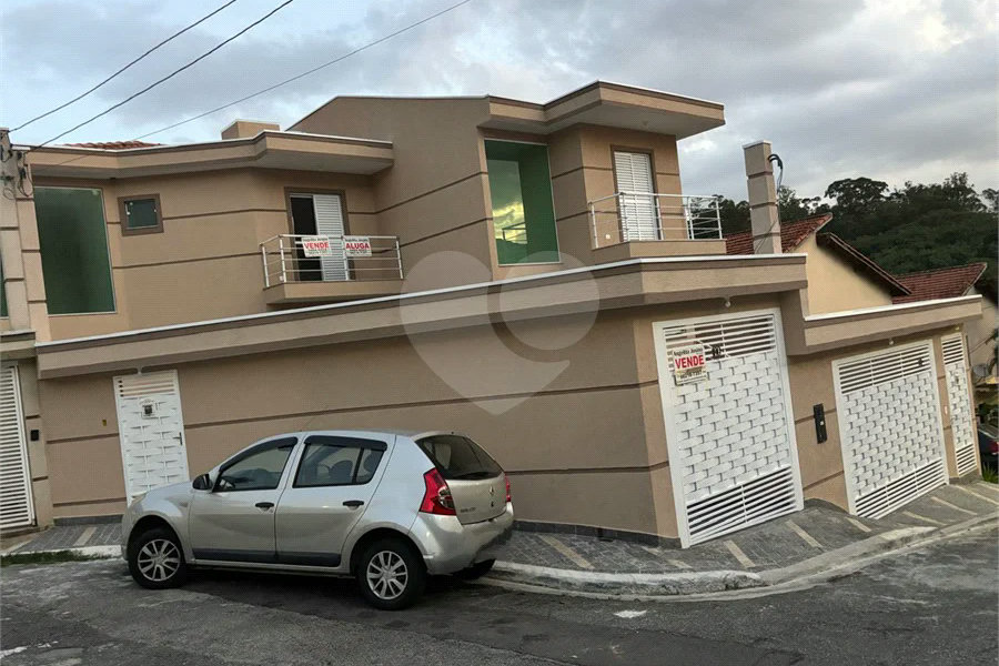 Sobrado à venda ou para alugar com 3 suítes em Horto, São Paulo, SP