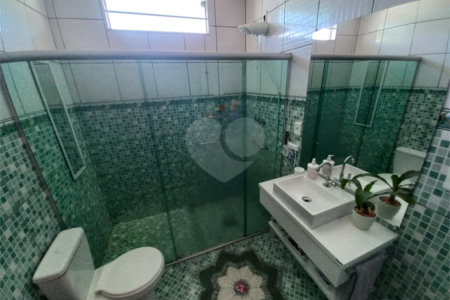Casa Térrea com 3 dormitórios, sendo 1 suíte.