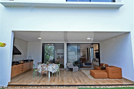 Indaiatuba - SP - Condomínio Helvetia Park - 490 m² Terreno - Sobrado com 307 m² de Área Construída - Escritório com móveis planejados - Sala de estar e jantar ampla e integradas - Cozinha planejada completa, com eletrodomésticos (cooktop, forno, coifa, geladeira, microondas) - Lavanderia