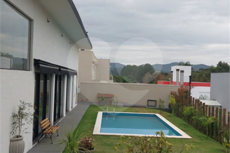 Casa à venda ou para alugar com 4 quartos, sendo 3 suítes, no condomínio Figueira Garden, Atibaia - SP