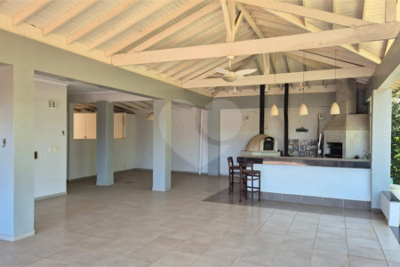 Casa à venda com 3 quartos, sendo 1 suíte,  no condomínio Vinhas da Vista Alegre - Lado Sede, Vinhedo - SP