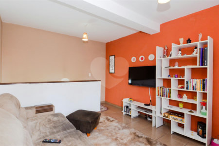 Casa à venda com 4 quartos, sendo 1 suíte, em Jardim Nova Taboão, Guarulhos, SP