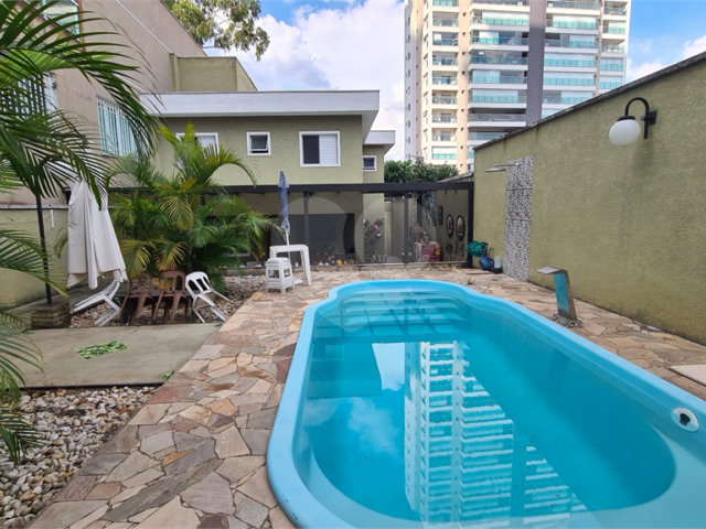 Sobrado à venda com 4 quartos, sendo 2 suítes,  em Santa Teresinha, São Paulo, SP