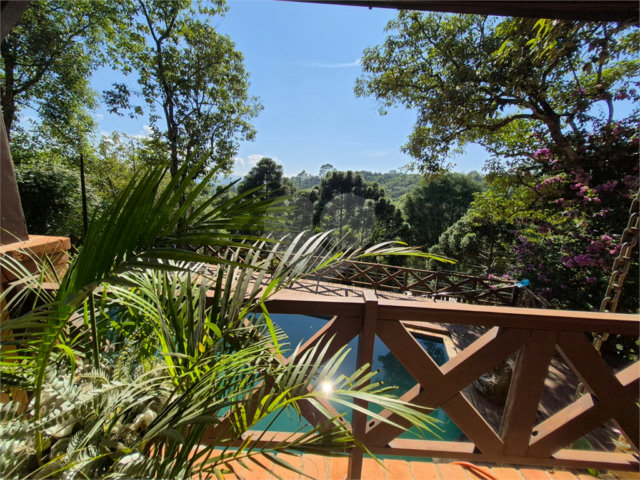 Casa à venda com 3 quartos, sendo 1 suíte,  no condomínio Parque Petrópolis 4 Secção, Mairiporã - SP