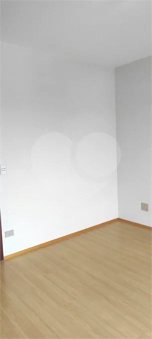 Apartamento Espaçoso com 4 Dormitórios, Suíte e Varanda no Jardim Paris