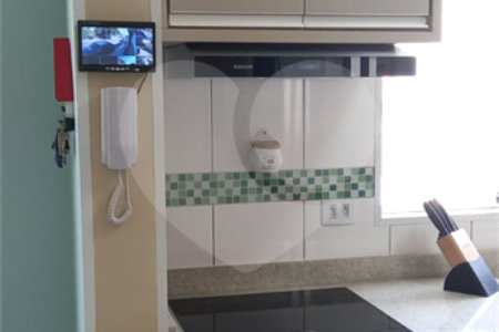 Casa à venda com 3 quartos, sendo 1 suíte, no condomínio Caruatinga, Atibaia - SP