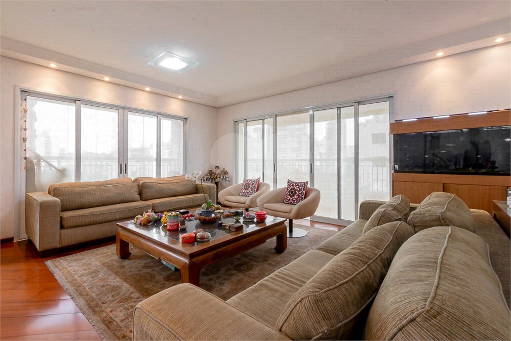 Apartamento à venda ou para alugar com 3 suítes em Santa Cecília, São Paulo, SP