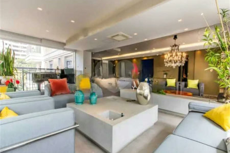 Apartamento de 306m² na melhor região de Moema, 3 suítes, 5 vagas, varanda gourmet, depósito, fora de rota