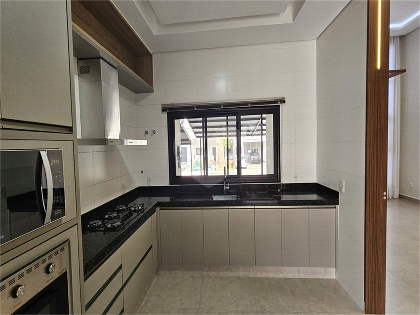 Casa à venda com 3 quartos, sendo 1 suíte, no condomínio Mantova, Indaiatuba - SP