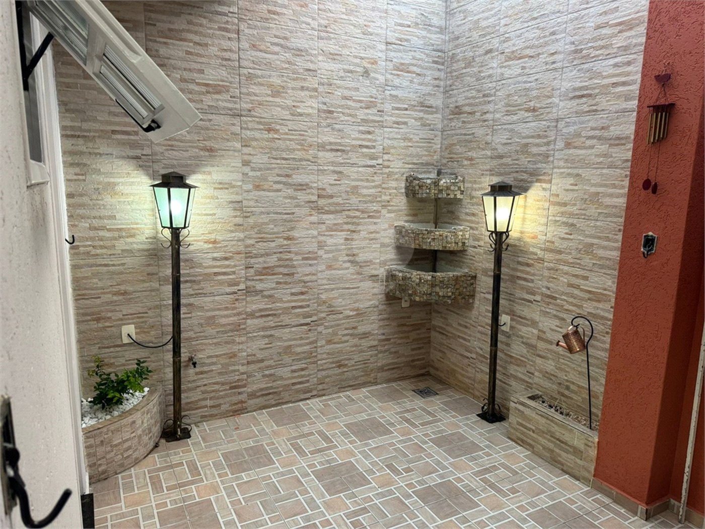 Casa à venda com 3 quartos, sendo 1 suíte, no condomínio Vilage Palmas, São Paulo - SP